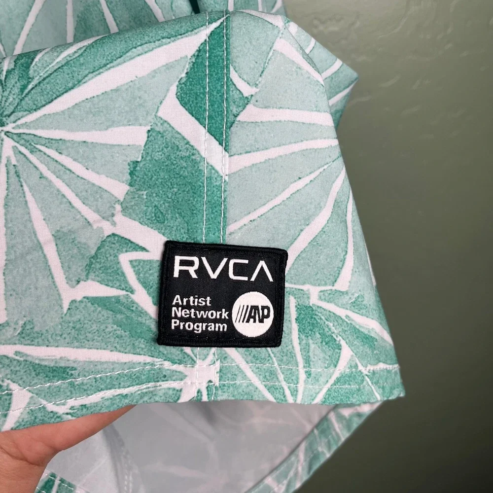 RVCA Men's Board Shorts Size 38‎ Green White Leaf Print Artist Network Program